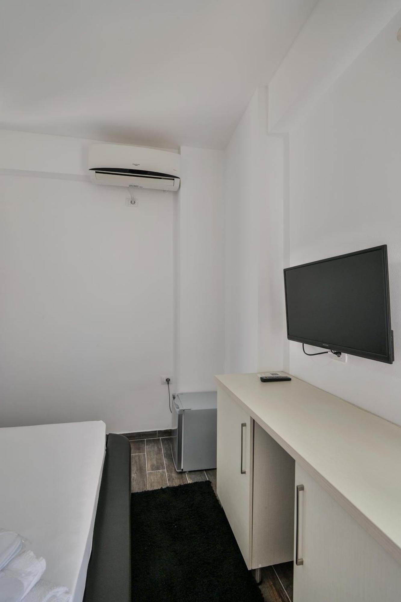 Hotel Sunrays Саранда Экстерьер фото